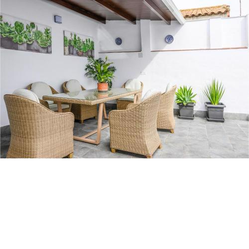 Beautiful home in Almodvar del Ro with WiFi and 4 Bedrooms