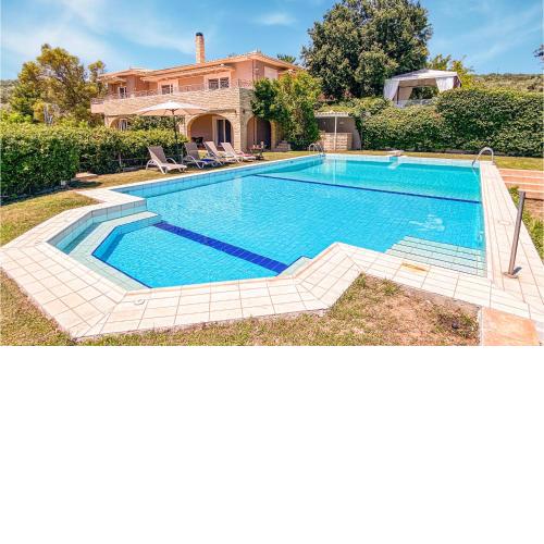 Beautiful Home In Atalanti With Outdoor Swimming Pool, Jacuzzi And Wifi