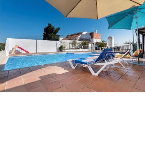 Beautiful home in Baena with WiFi, Outdoor swimming pool and 4 Bedrooms