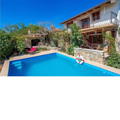 Beautiful home in Banjol with Outdoor swimming pool, WiFi and 3 Bedrooms