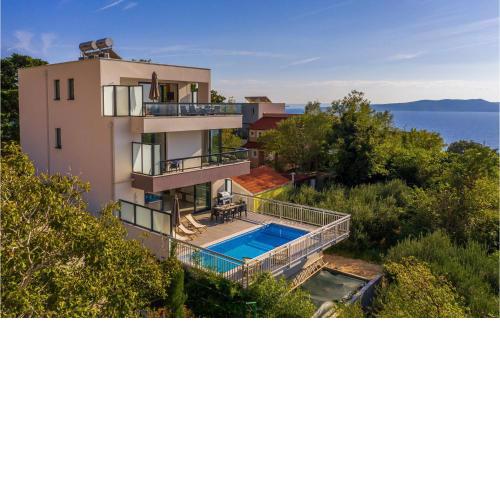 Beautiful home in Brela with Outdoor swimming pool and 4 Bedrooms