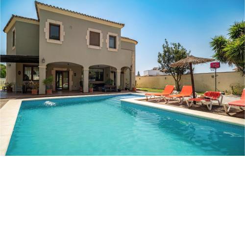 Beautiful Home In Conil De La Frontera With Outdoor Swimming Pool, Wifi And Swimming Pool