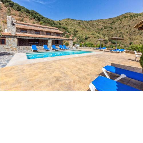Beautiful Home In El Borge With 10 Bedrooms, Wifi And Outdoor Swimming Pool
