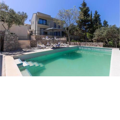 Beautiful home in Kremena with Outdoor swimming pool, WiFi and 4 Bedrooms