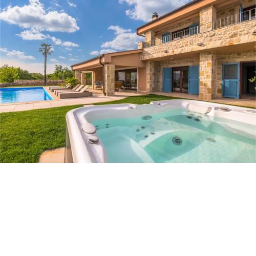 Beautiful home in Linardici w/ Outdoor swimming pool, Jacuzzi and WiFi
