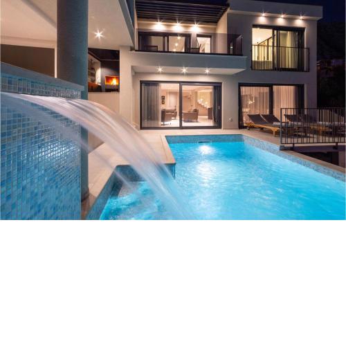 Beautiful home in Makarska with Outdoor swimming pool and 5 Bedrooms