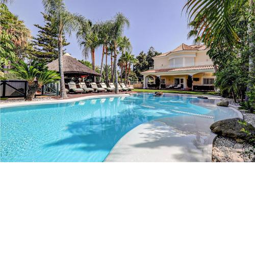 Beautiful Home In Marbella With 6 Bedrooms, Sauna And Indoor Swimming Pool