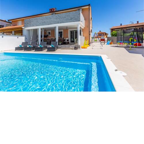 Beautiful home in Marcana w/ Outdoor swimming pool and 4 Bedrooms