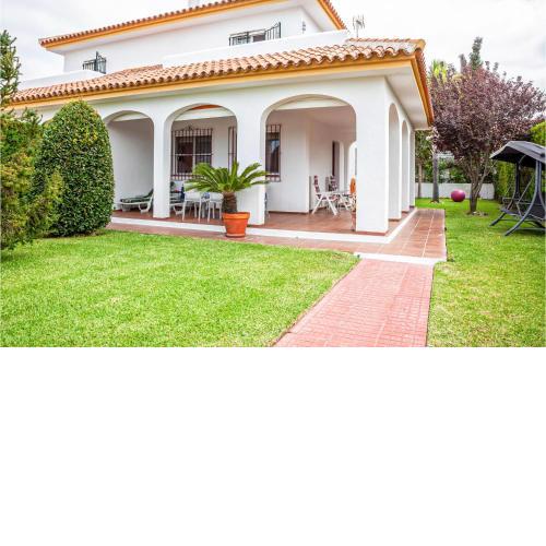 Beautiful home in Matalascañas with 3 Bedrooms