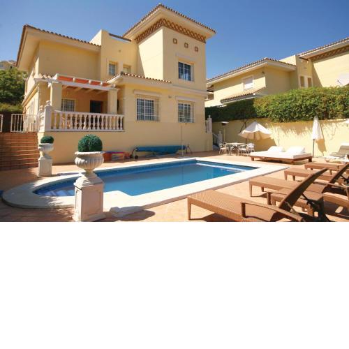 Beautiful home in Mijas Costa with 4 Bedrooms, Outdoor swimming pool and WiFi