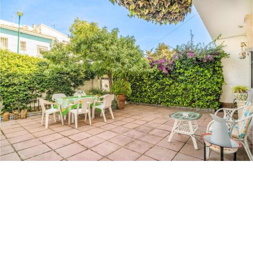 Beautiful Home In Mlaga With Wifi And 4 Bedrooms
