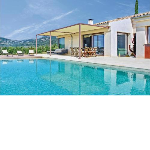 Beautiful Home In Moscari With Wifi, Outdoor Swimming Pool And Swimming Pool