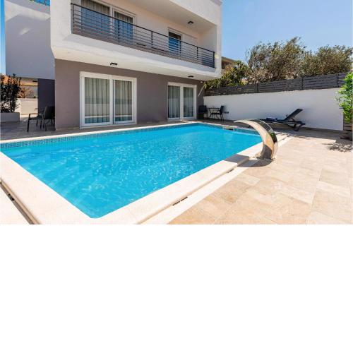 Beautiful home in Pakostane with 4 Bedrooms