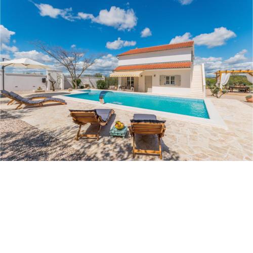 Beautiful home in Polaca with Outdoor swimming pool, WiFi and Private swimming pool