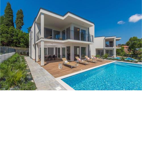 Beautiful home in Premantura with Outdoor swimming pool, WiFi and 4 Bedrooms