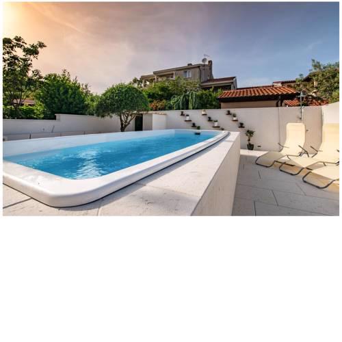 Beautiful home in Pula w/ WiFi and 5 Bedrooms
