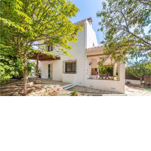 Beautiful Home In Roda De Bara With Wifi And 4 Bedrooms