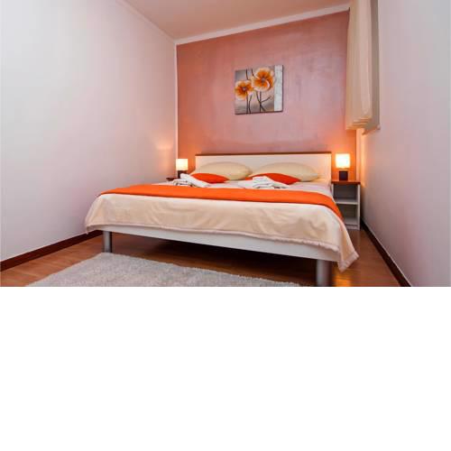 Beautiful home in Rovinj w/ Outdoor swimming pool and 4 Bedrooms