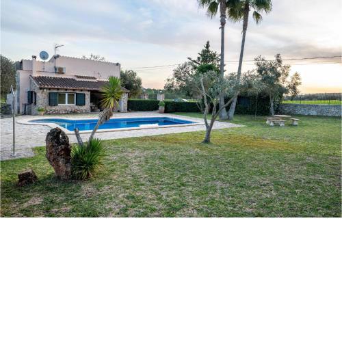 Beautiful Home In Sineu With Wifi, Private Swimming Pool And Outdoor Swimming Pool