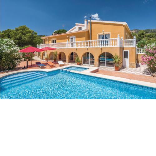 Beautiful Home In Torremanzanas With Wifi, Private Swimming Pool And Outdoor Swimming Pool