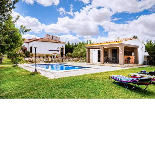 Beautiful Home In Villamartin With 3 Bedrooms, Private Swimming Pool And Outdoor Swimming Pool