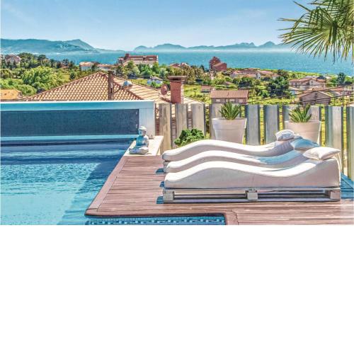 Beautiful Home In Vista Alegre With 5 Bedrooms, Private Swimming Pool And Swimming Pool