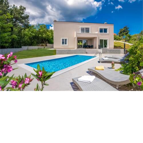 Beautiful home in Vrh w/ Outdoor swimming pool, WiFi and 3 Bedrooms