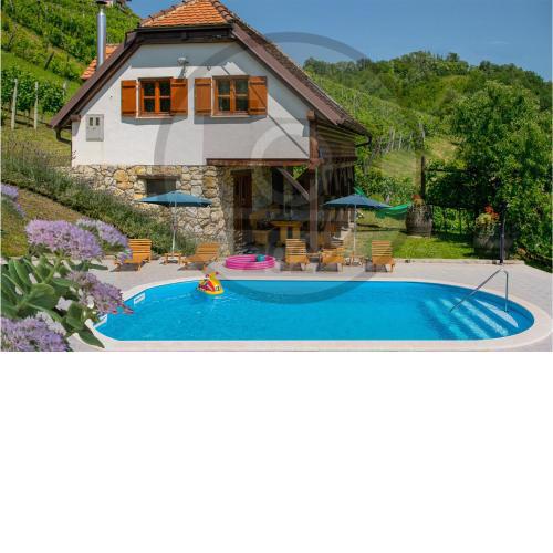 Beautiful home in Vrhi Vinagorski with 2 Bedrooms