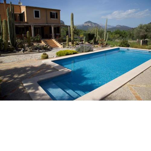 Beautiful house with spectacular mountain views in Alaró