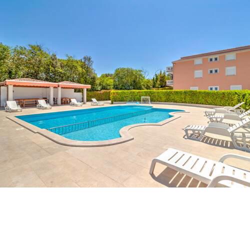 Beautiful Mobile Home in Banjole with Swimming Pool