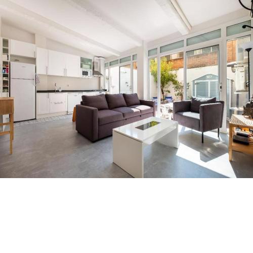Beautiful & quiet 2BR flat with terrace