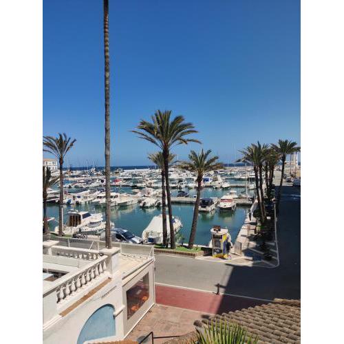 Beautiful refurbished apartment Duquesa port
