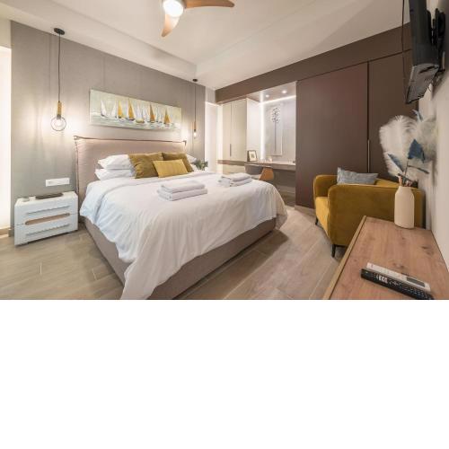 Beautiful & Renovated Aprtm In Piraeus