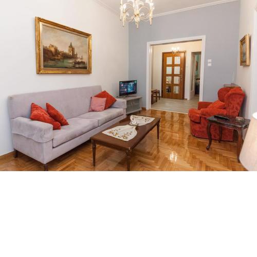 Beautiful Retro Apt in Koukaki