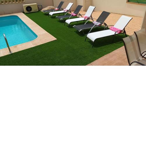 Beautiful, spacious villa, heated pool, sleeps eight, with quality furnishings