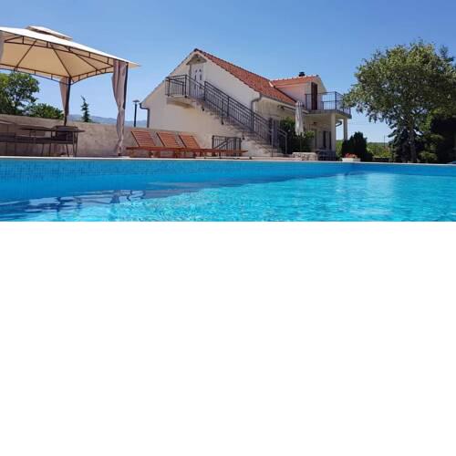 BEAUTIFUL STONE HOUSE WITH LARGE POOL NEAR IMOTSKI