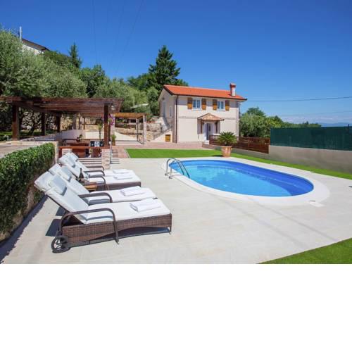 Beautiful Villa in Icici with Swimming Pool