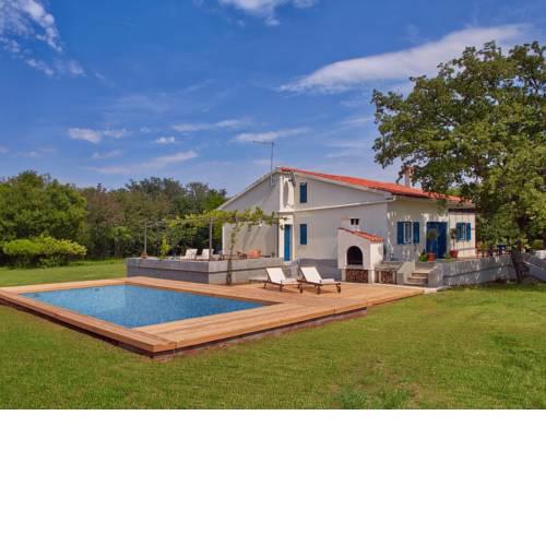 Beautiful Villa in Vrbnik with Swimming Pool