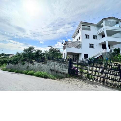 Beautiful Villa near the airport & city