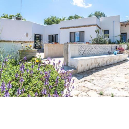 Beautiful villa overlooking the natural park