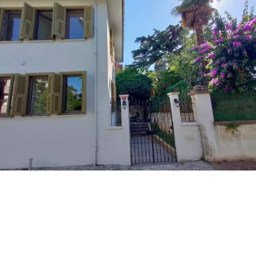 Beautiful Villa with Garden Princess Islands