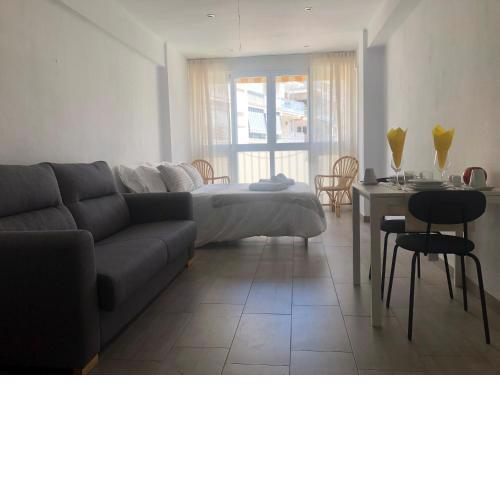 Beautifully renovated studio 2E