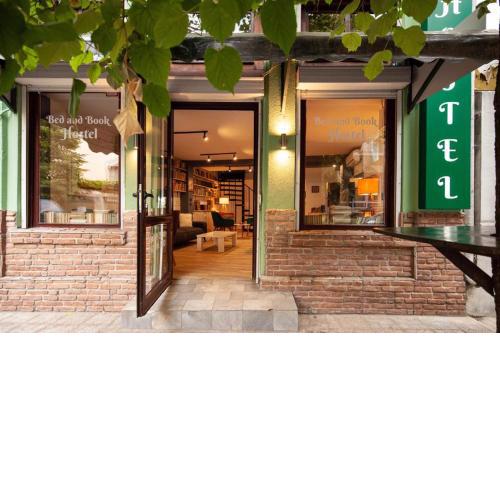 BED and BOOK hostel