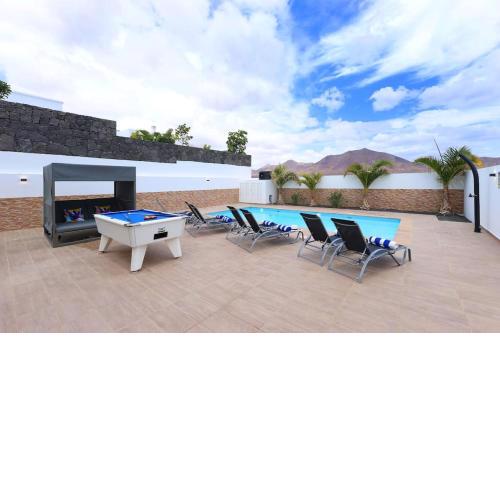 Bella, modern 4 bed Playa Blanca