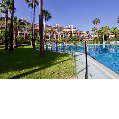 BELLAGIO- Elegante piso para 6 a 1 min de la playa, con piscina interior y exterior, SPA con jacuzzi