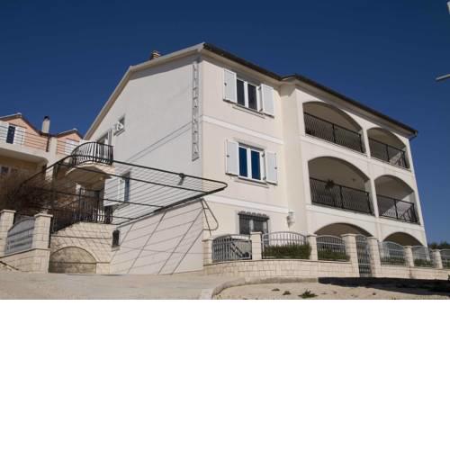 Belleview Maja Apartments
