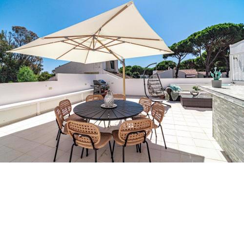 BEN32- Spacious townhouse, Estepona by Roomservice