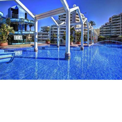 Benal beach suite II, estudio con parque acuático y vistas al mar.