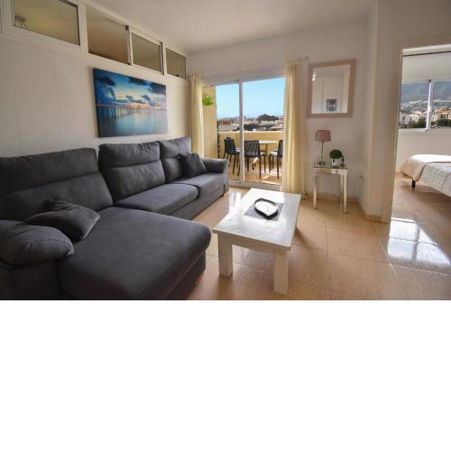 BENAL BEACH, Superb 2 Bedroom 2 Bathroom Beach front Apartment sleeps 6
