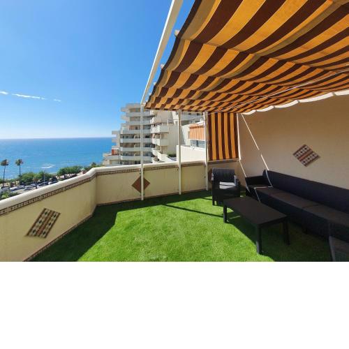Benalbeach. Espectacular terraza, vistas al mar.